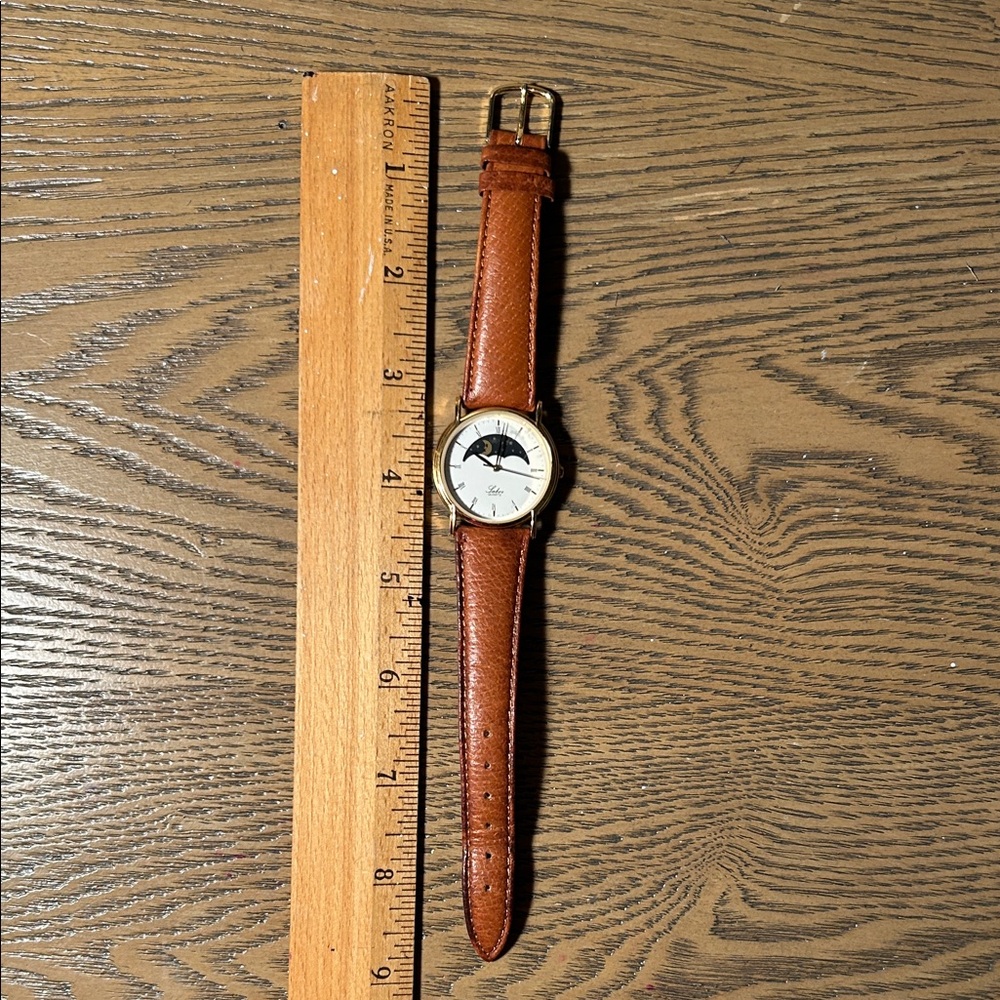 Vintage LABRE Quartz Moon Phase Gold Tone Watch - Picture 5 of 9